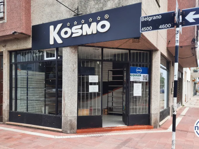 Local comercial en alquiler en esquina Belgrano e Italia Mar del Plata con frente vidriado