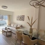 Living comedor con balcón de departamento 4 ambientes en Alberti 2650 Mar del Plata