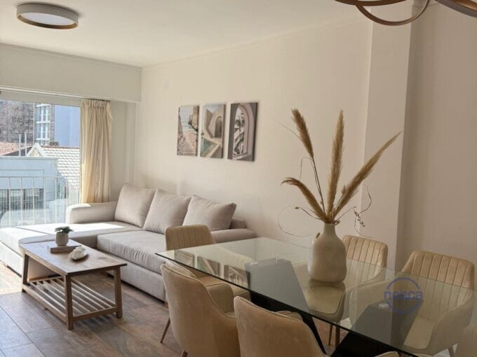 Living comedor con balcón de departamento 4 ambientes en Alberti 2650 Mar del Plata