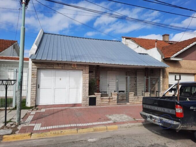 Fachada del PH en alquiler para oficina en Beruti 3454, La Perla, Mar del Plata.